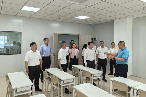 產教融合賦能智能制造 電子信息產業學院‘廠中?！浇遗? class=